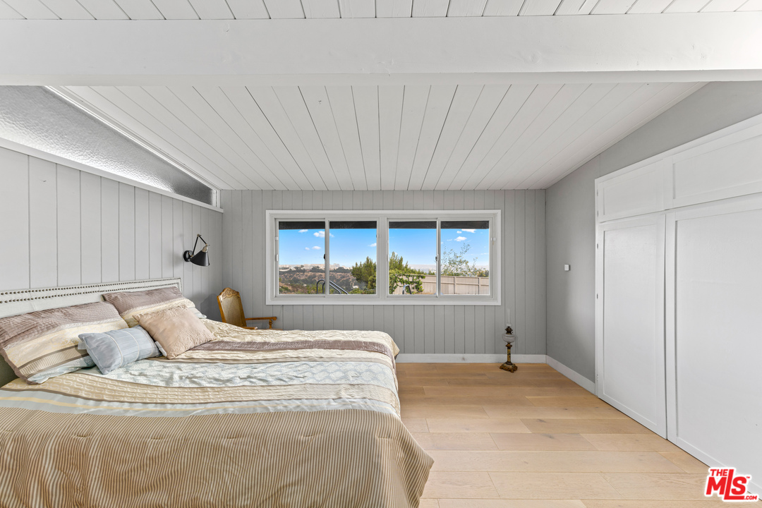 1308 North Tigertail Road Los Angeles, CA 90049 - Photo 17 of 25 Gallery Image 17