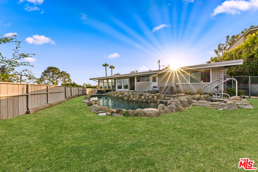 1308 North Tigertail Road Los Angeles, CA 90049 - Photo 18 of 25 Gallery Image 18