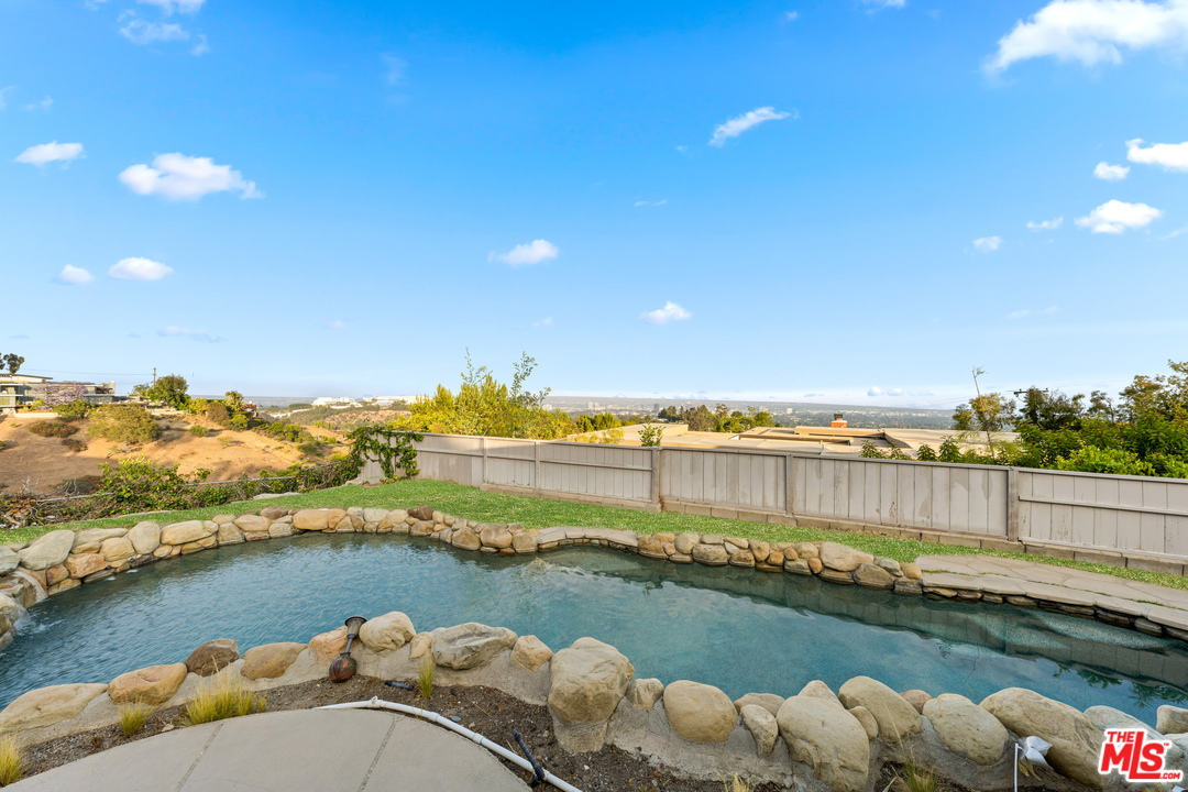 1308 North Tigertail Road Los Angeles, CA 90049 - Photo 19 of 25 Gallery Image 19