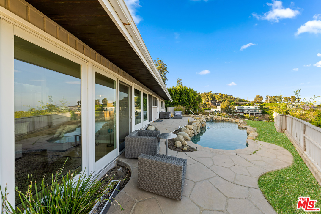 1308 North Tigertail Road Los Angeles, CA 90049 - Photo 21 of 25 Gallery Image 21
