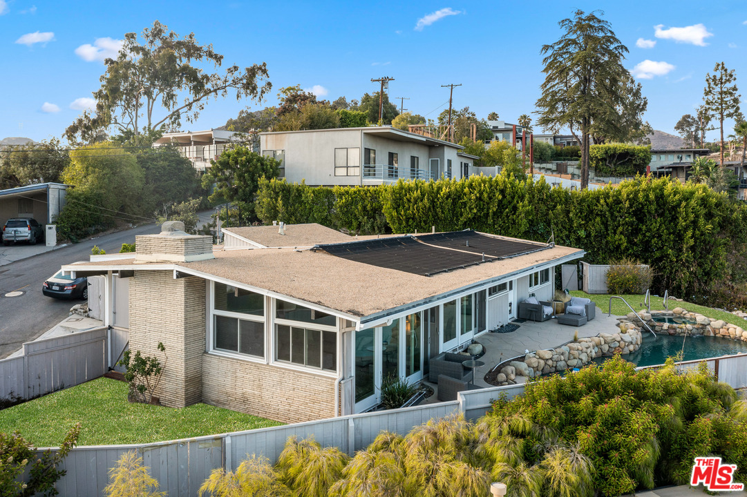 1308 North Tigertail Road Los Angeles, CA 90049 - Photo 24 of 25 Gallery Image 24