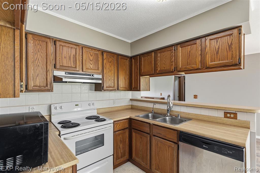 12265 Hough Road Memphis, MI 48041 - Photo 11 of 41