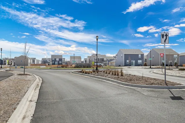 $349,990 | 1401 Oakfield Lane, Pingree Grove, IL 60140