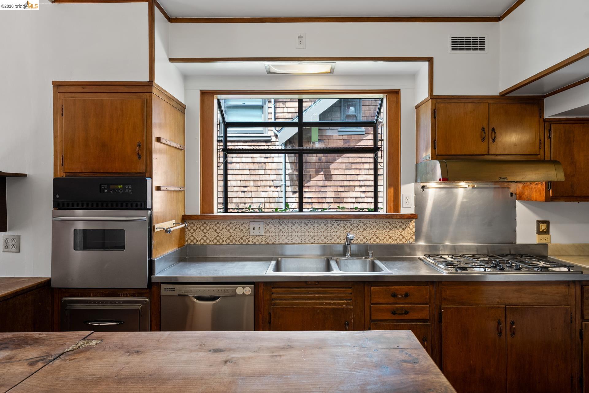 2714 Woolsey Street Berkeley, CA 94705 - Photo 16 of 46