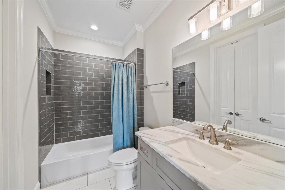 12335 Cascabel Lane Collierville, TN 38017 - Photo 22 of 38 a bathroom with a sink toilet and shower