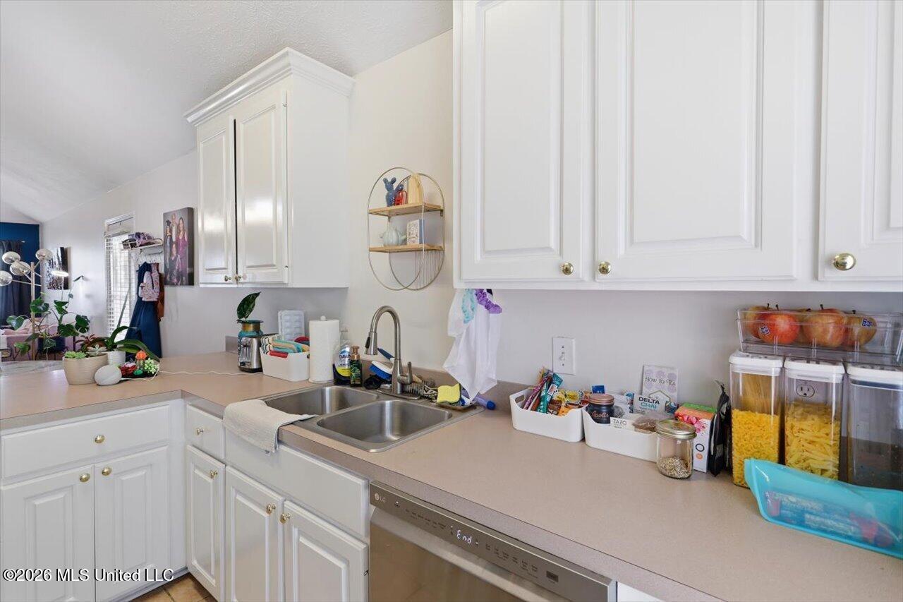 1021 Craig Circle Ridgeland, MS 39157 - Photo 11 of 24 12-1021 Craig Cir _ Kitch Cabinets