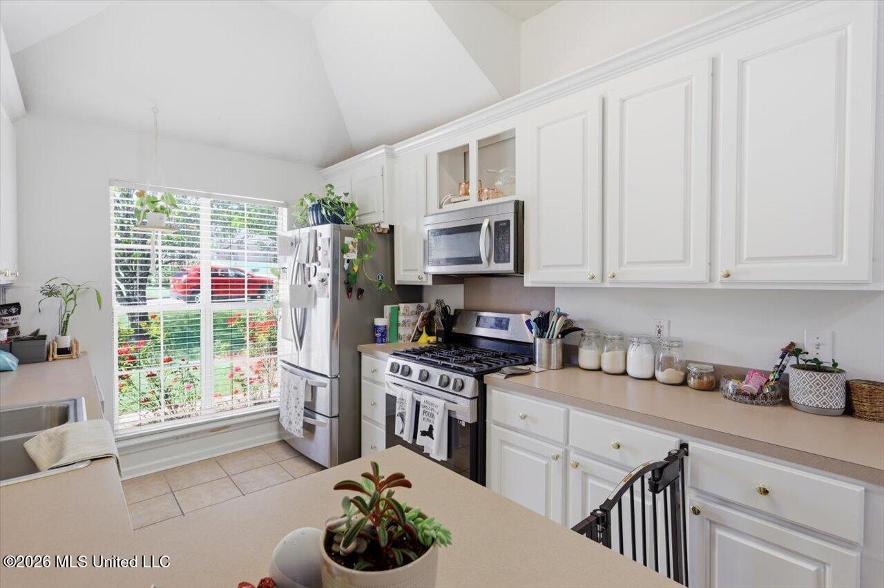 1021 Craig Circle Ridgeland, MS 39157 - Photo 12 of 24 13-1021 Craig Cir _ Kitch Cab 2