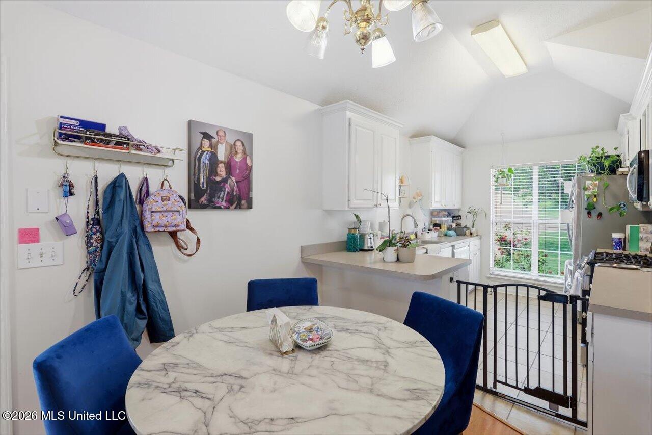 1021 Craig Circle Ridgeland, MS 39157 - Photo 13 of 24 14-1021 Craig Cir _ breakfast area