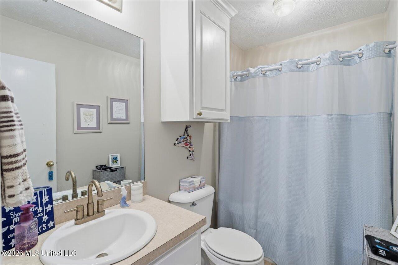 1021 Craig Circle Ridgeland, MS 39157 - Photo 20 of 24 21-1021 Craig Cir _ Guest Bath