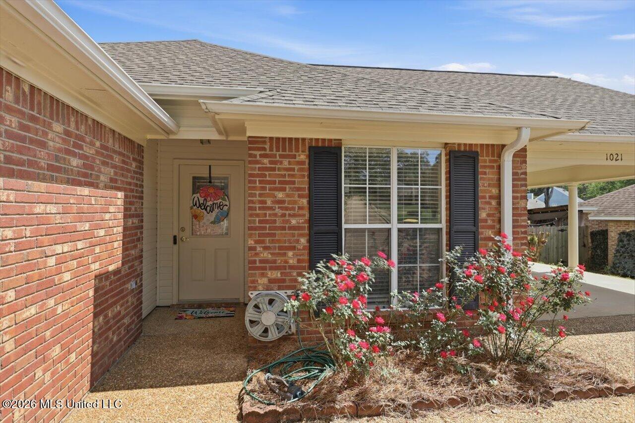 1021 Craig Circle Ridgeland, MS 39157 - Photo 3 of 24 04-1021 Craig Cir _ Front Door