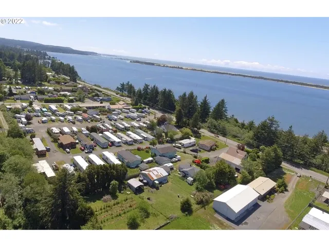 $2,999,999 | 92252 Cape Arago Highway, Coos Bay, OR 97420
