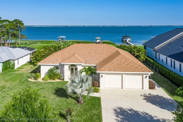 $999,500 | 207 South Bear Pointe Drive, Lake Placid, FL 33852