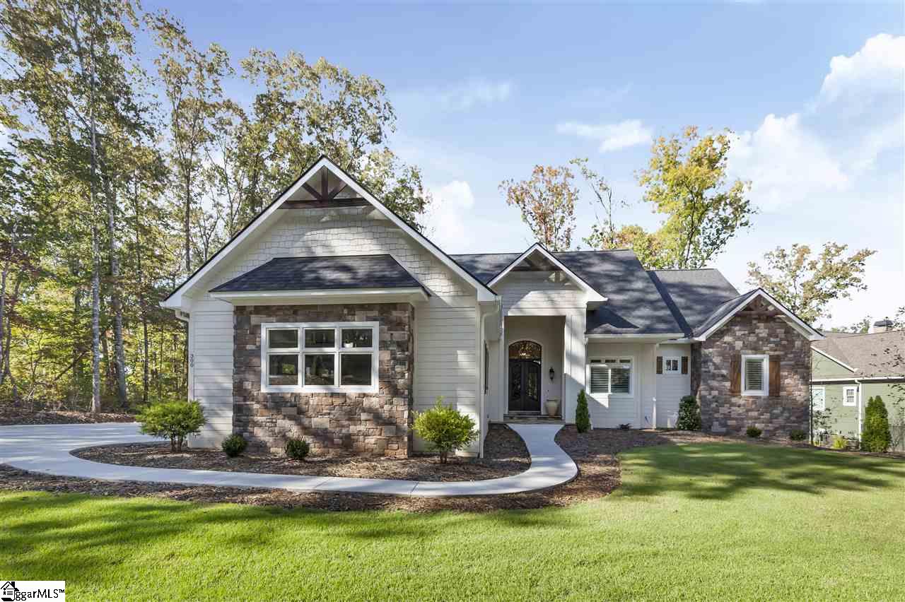 300 Pointe E Drive Seneca, SC 29672 - Photo 1 of 36