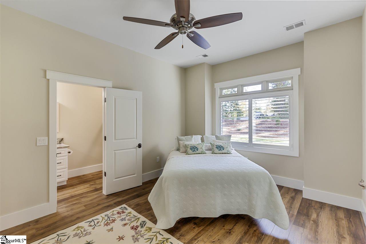 300 Pointe E Drive Seneca, SC 29672 - Photo 3 of 36