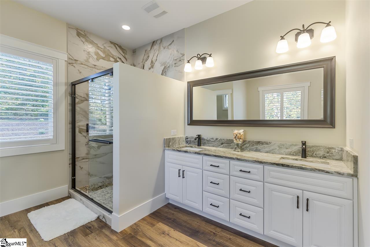 300 Pointe E Drive Seneca, SC 29672 - Photo 6 of 36
