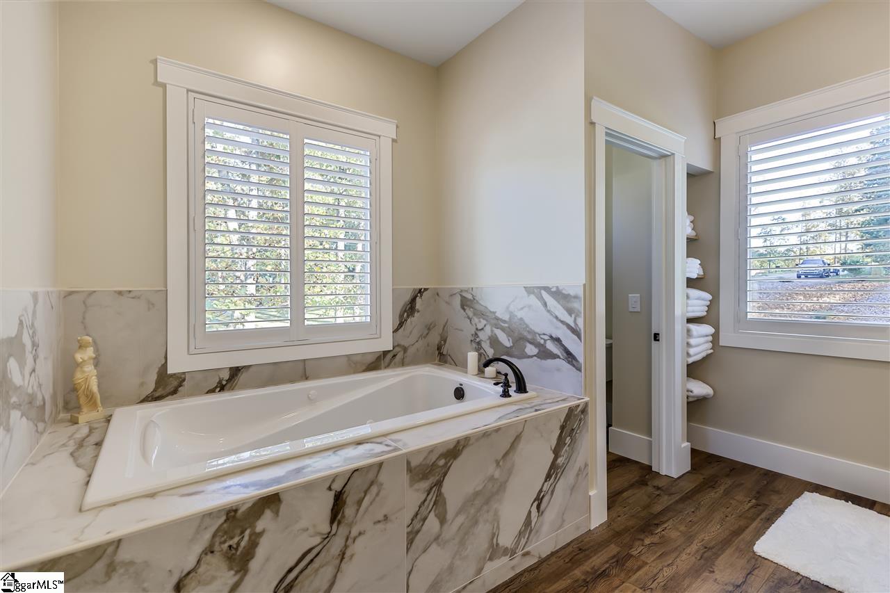 300 Pointe E Drive Seneca, SC 29672 - Photo 7 of 36