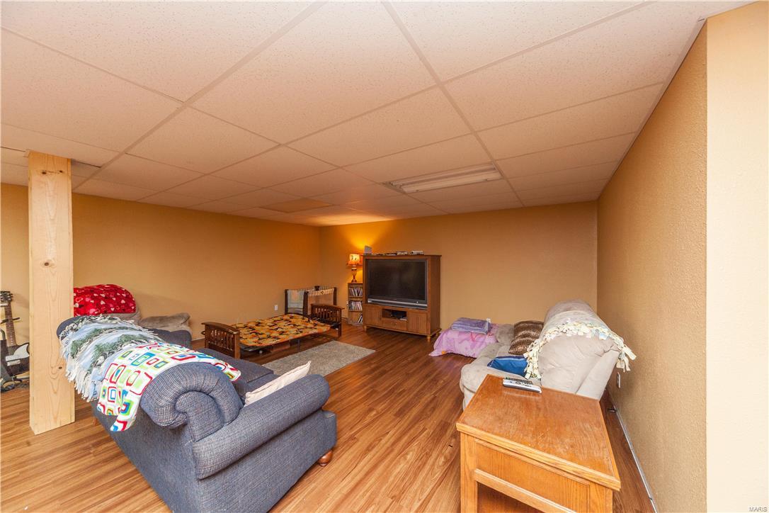 1658 Elevator Road Sorento, IL 62086 - Photo 17 of 37