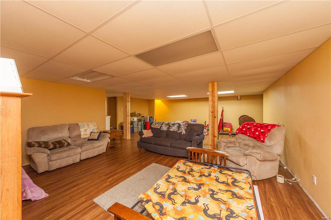 1658 Elevator Road Sorento, IL 62086 - Photo 18 of 37