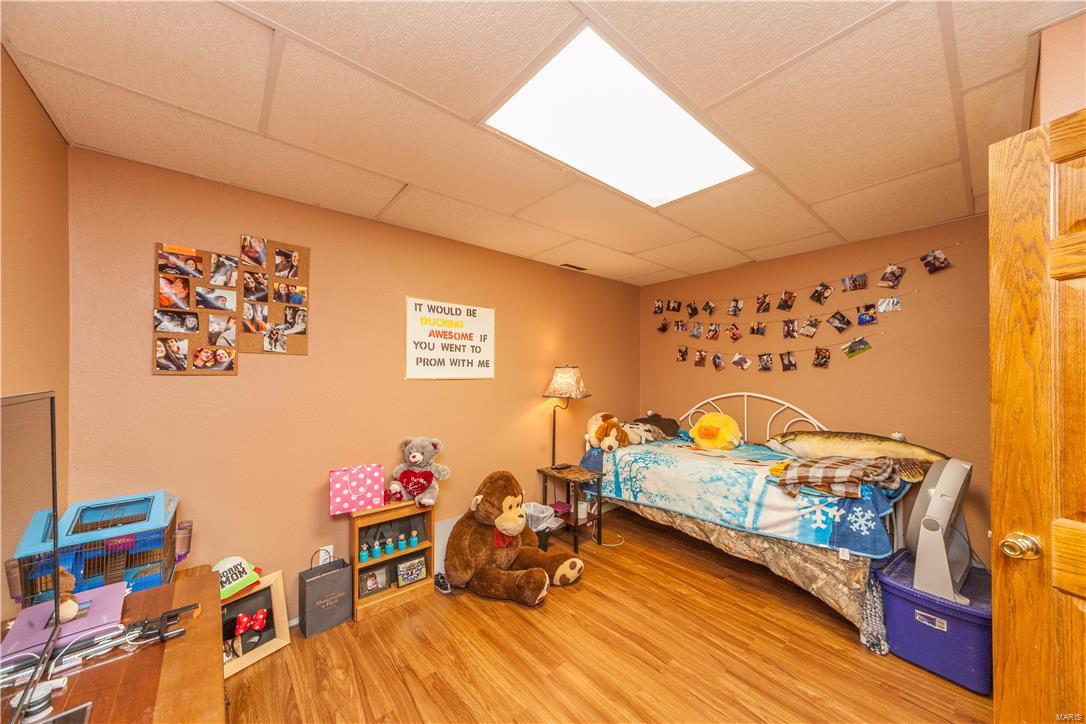 1658 Elevator Road Sorento, IL 62086 - Photo 19 of 37