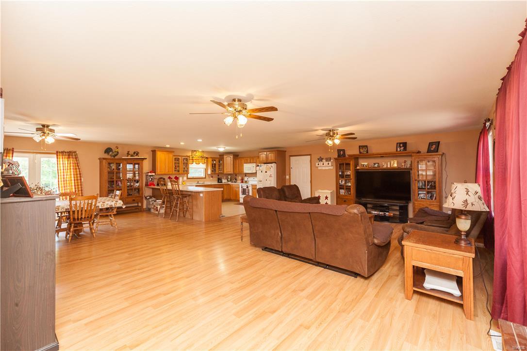 1658 Elevator Road Sorento, IL 62086 - Photo 2 of 37