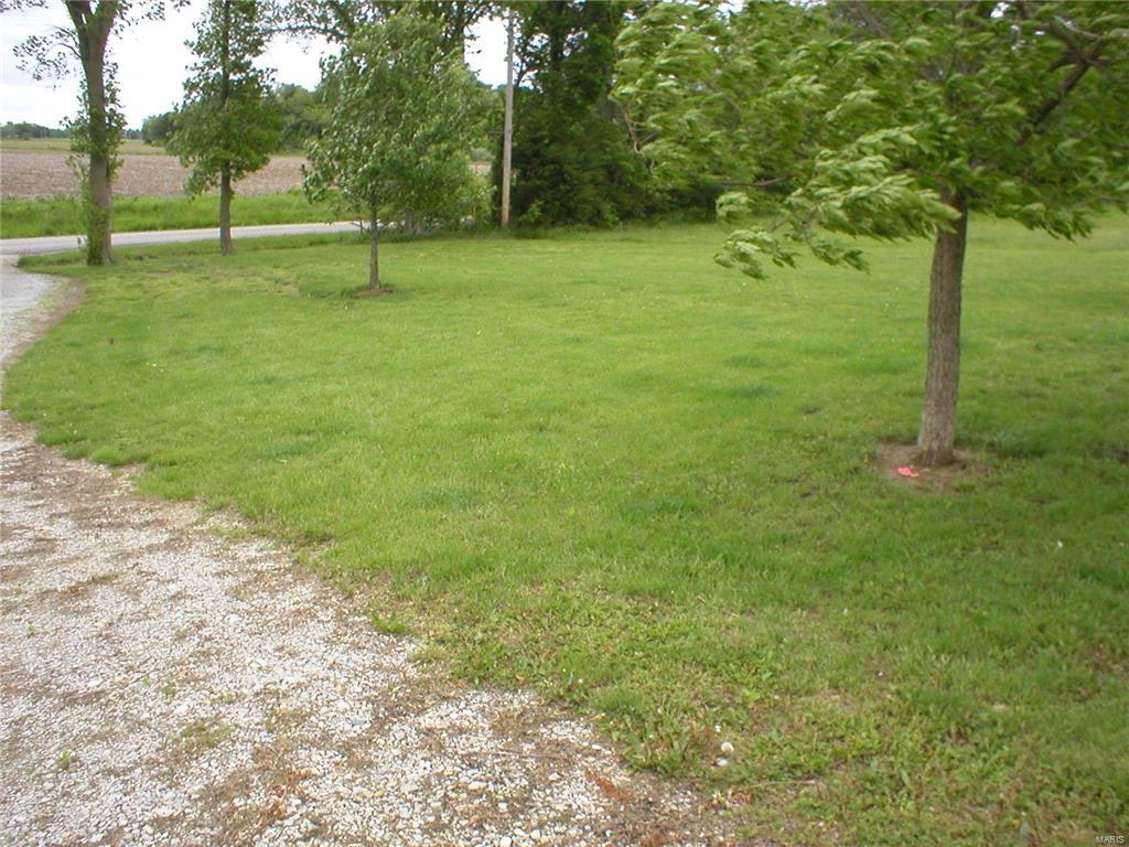 1658 Elevator Road Sorento, IL 62086 - Photo 27 of 37