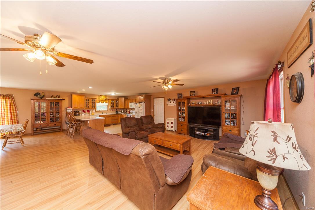 1658 Elevator Road Sorento, IL 62086 - Photo 3 of 37