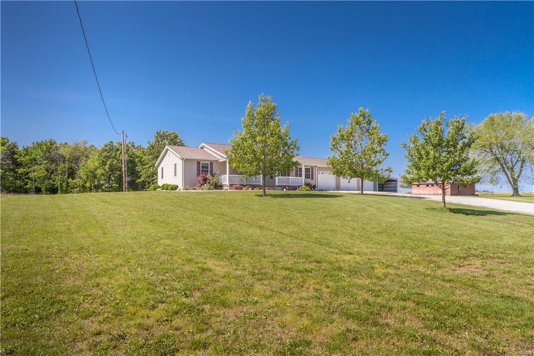 1658 Elevator Road Sorento, IL 62086 - Photo 32 of 37