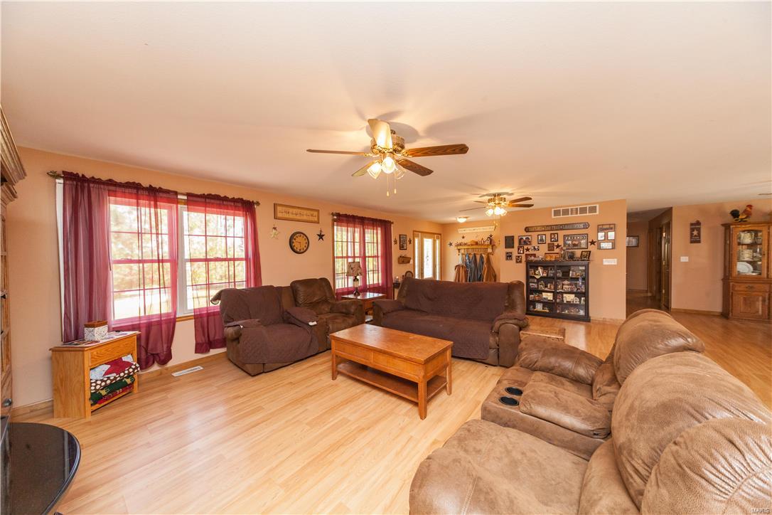1658 Elevator Road Sorento, IL 62086 - Photo 4 of 37