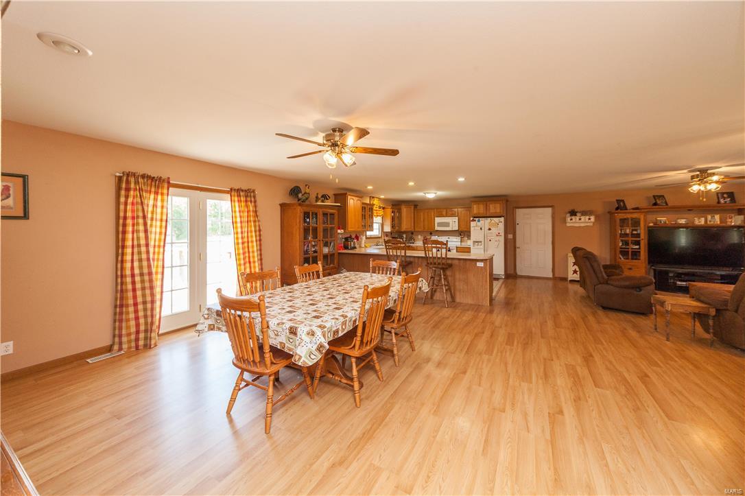 1658 Elevator Road Sorento, IL 62086 - Photo 5 of 37
