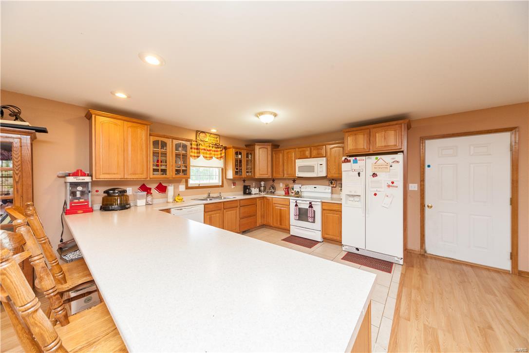 1658 Elevator Road Sorento, IL 62086 - Photo 7 of 37