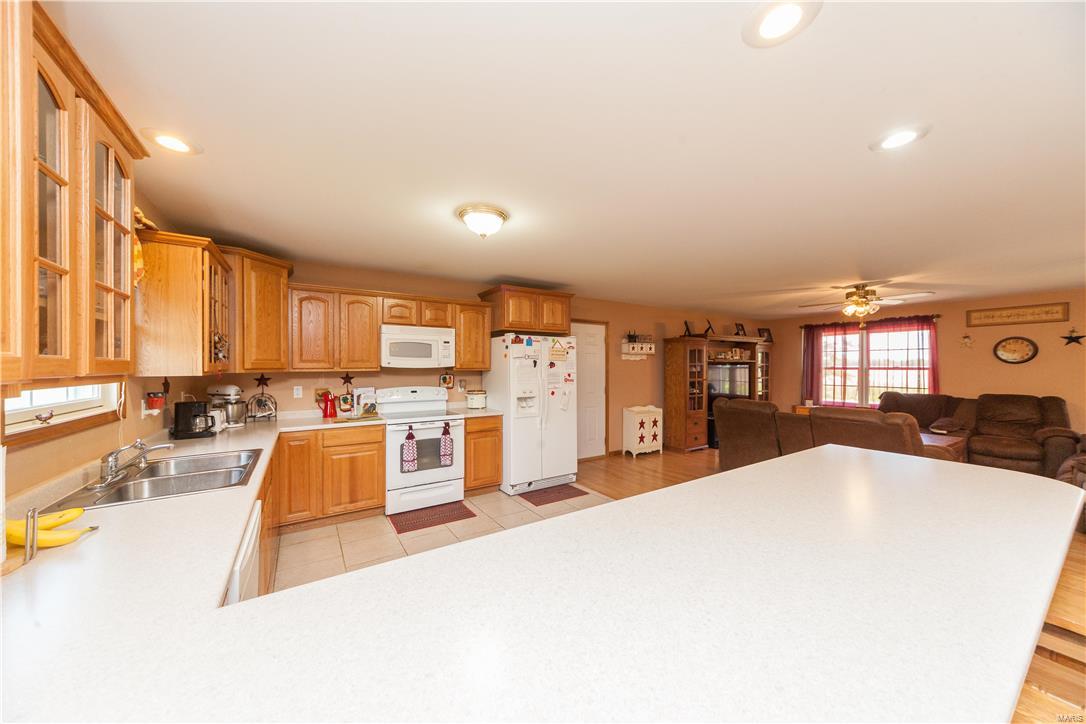 1658 Elevator Road Sorento, IL 62086 - Photo 8 of 37