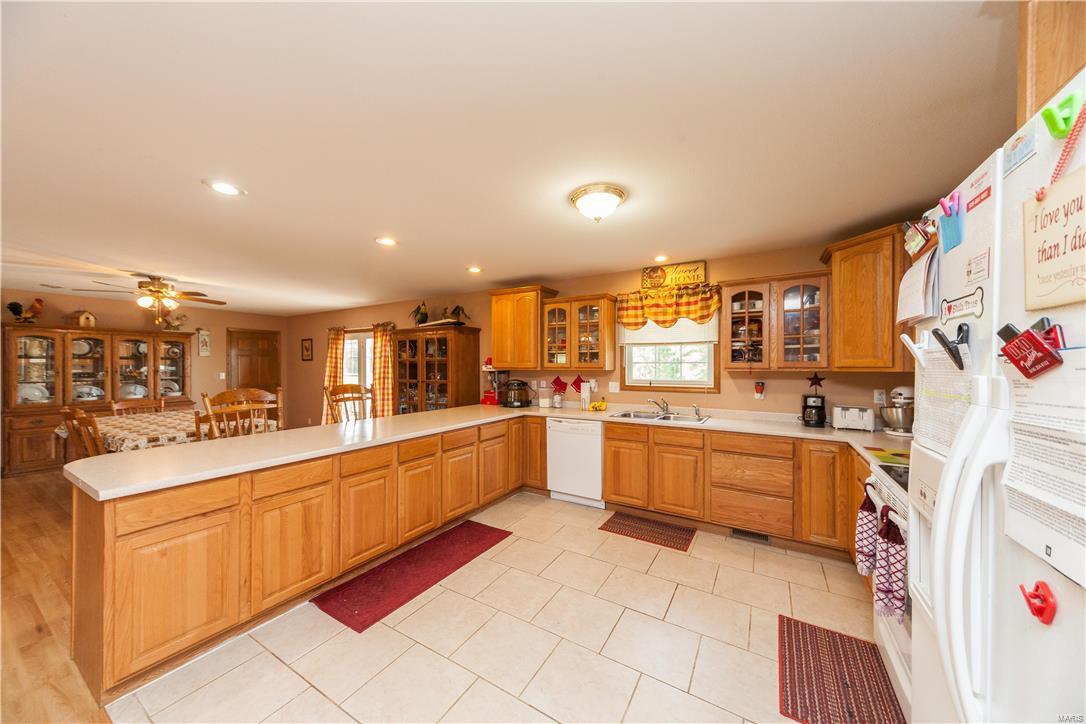 1658 Elevator Road Sorento, IL 62086 - Photo 9 of 37