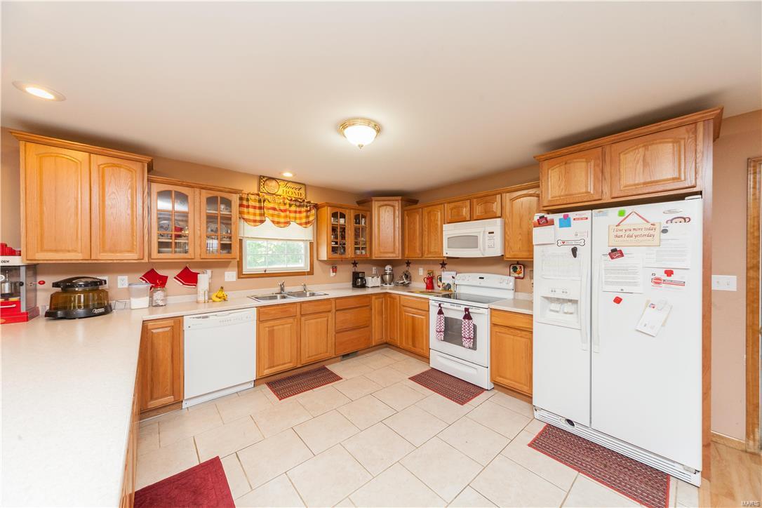 1658 Elevator Road Sorento, IL 62086 - Photo 10 of 37