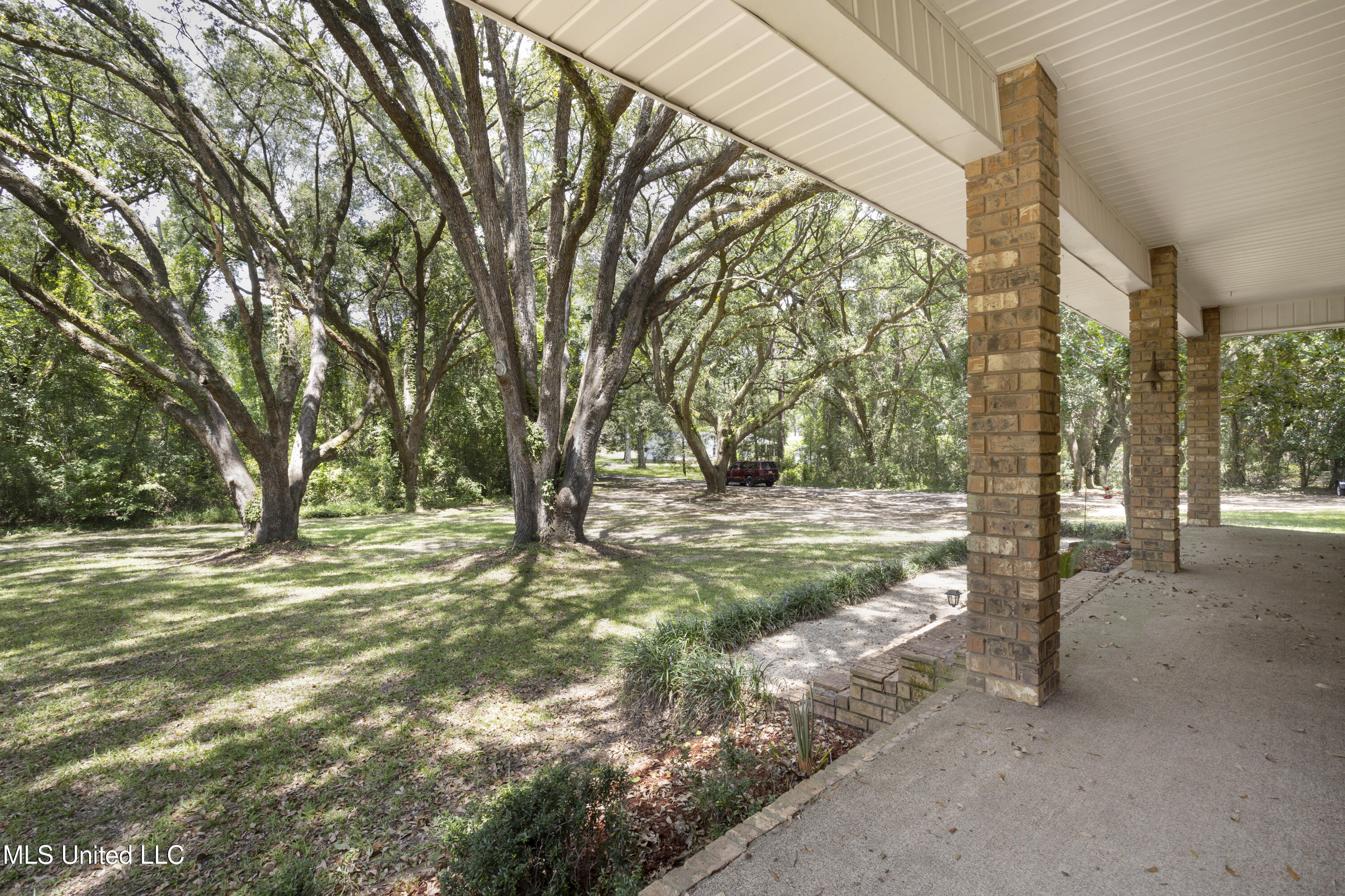 8200 Butler Road Moss Point, MS 39562 - Photo 4 of 37 004