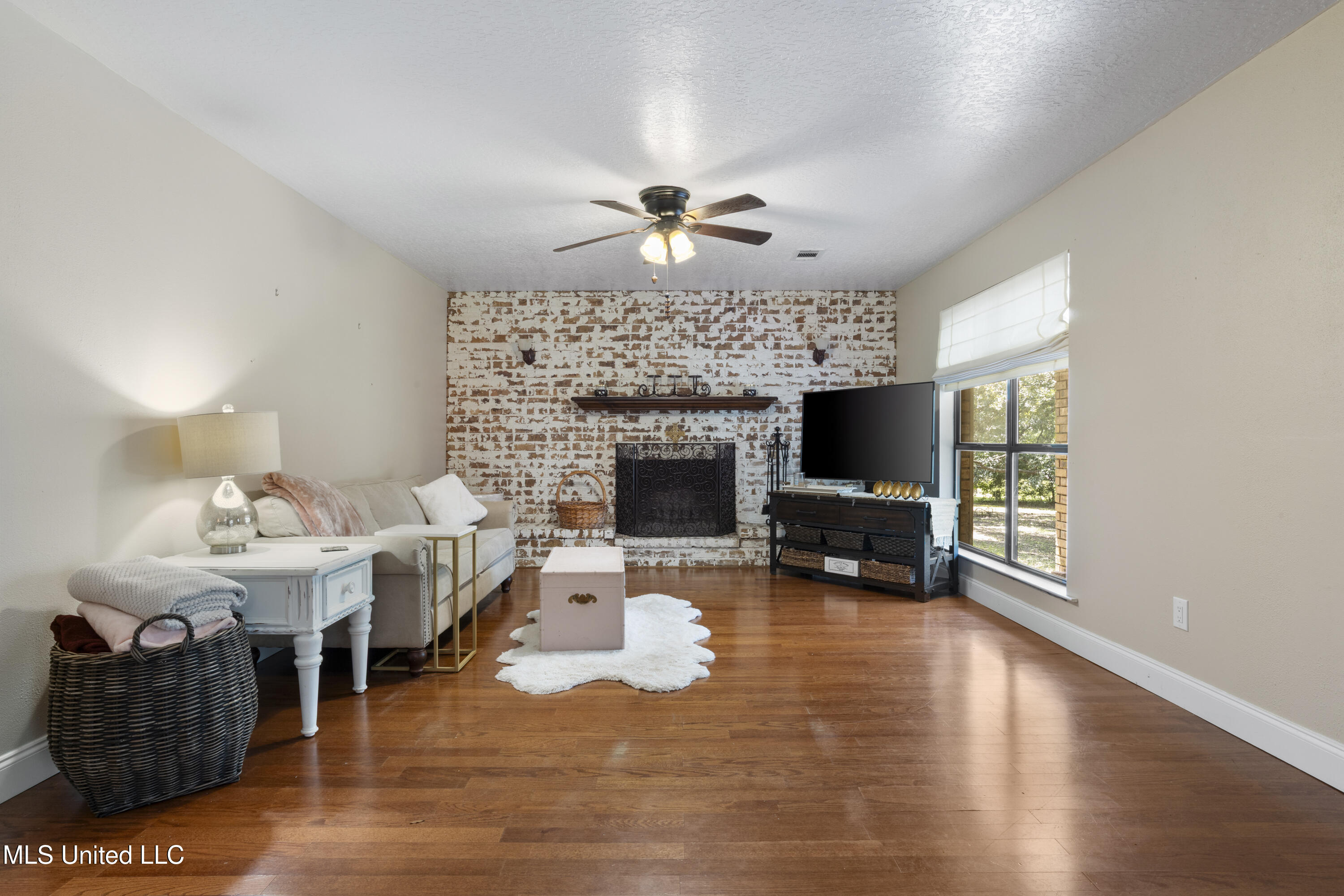 8200 Butler Road Moss Point, MS 39562 - Photo 7 of 37 007
