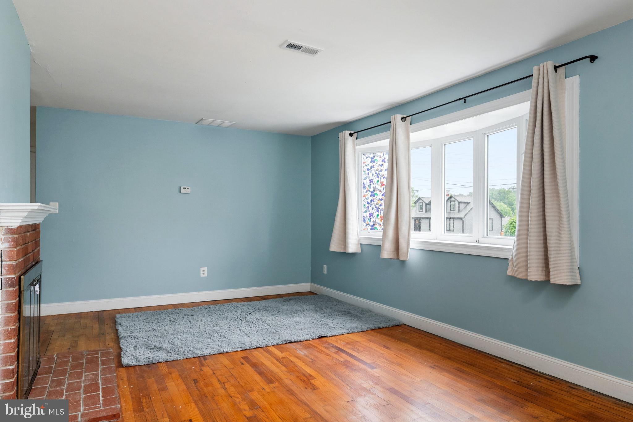 6823 Barrett Road Falls Church, VA 22042 - Photo 7 of 36