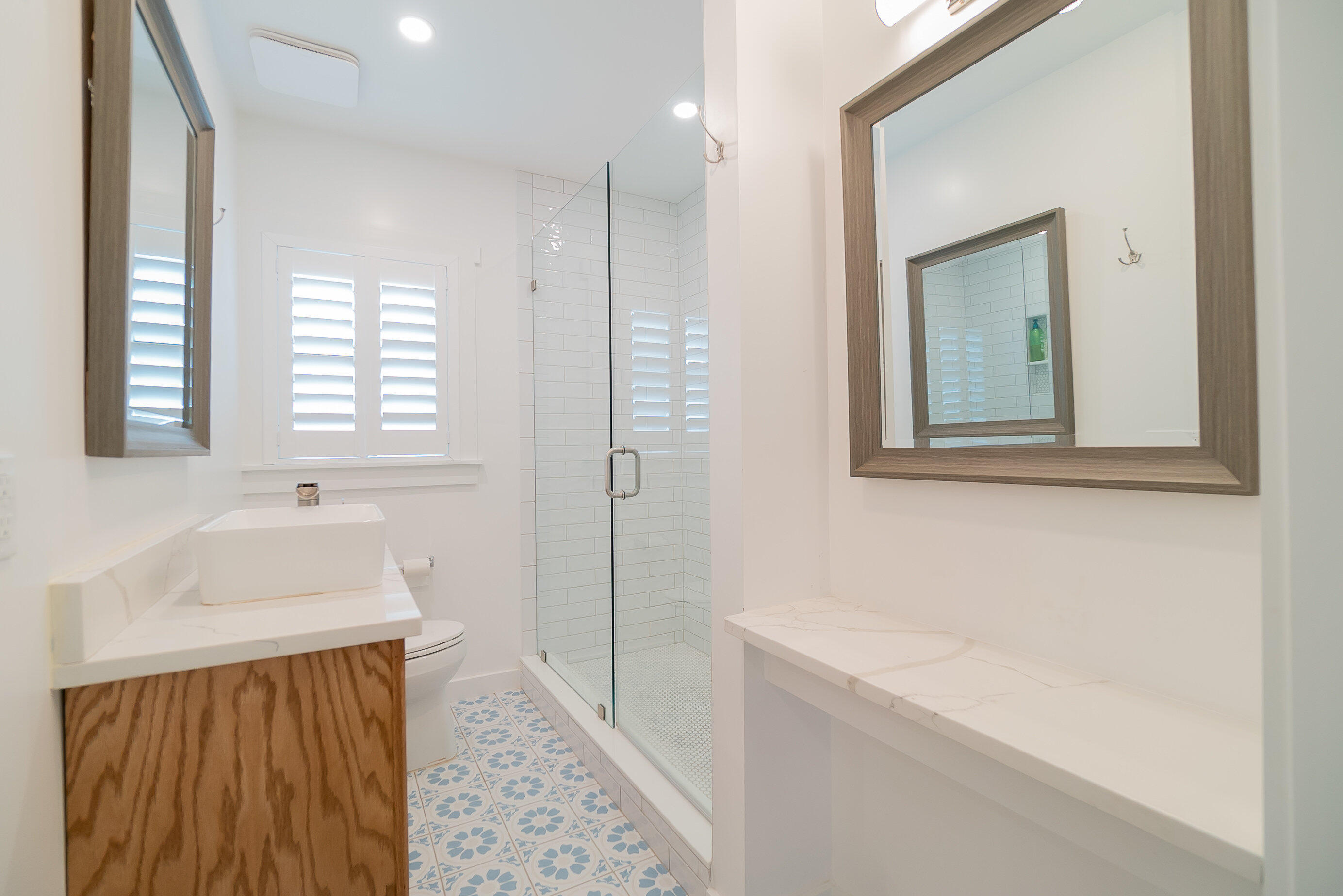 301 South Swinton Avenue Delray Beach, FL 33444 - Photo 19 of 29 a bathroom with a bathtub and a sink