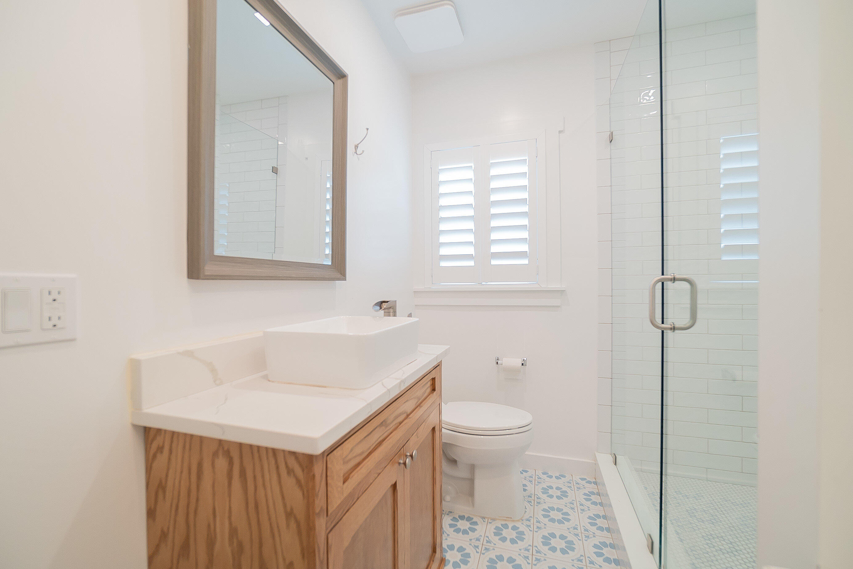 301 South Swinton Avenue Delray Beach, FL 33444 - Photo 20 of 29 a bathroom with a sink toilet and vanity