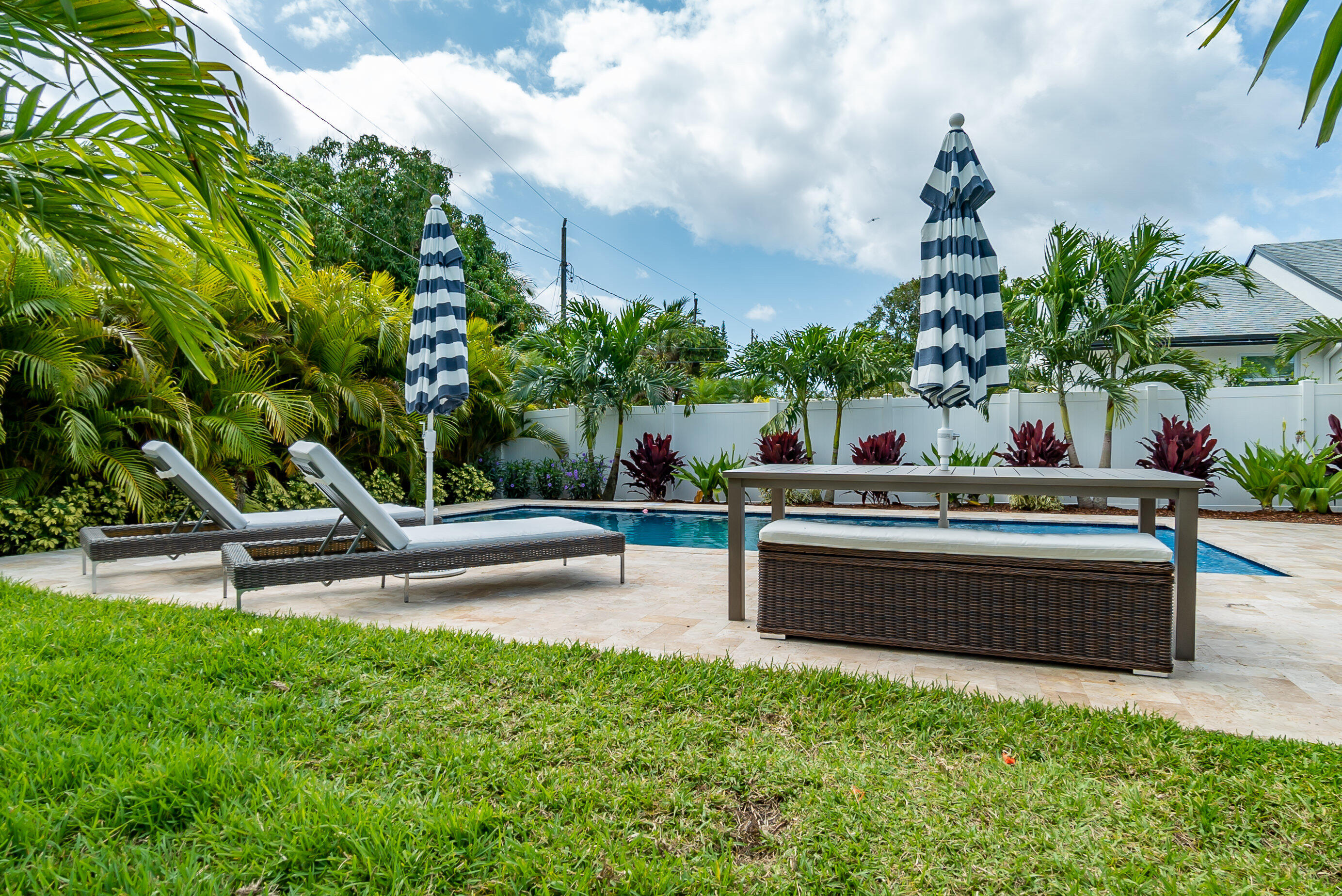 301 South Swinton Avenue Delray Beach, FL 33444 - Photo 23 of 29 a garden view with a bench