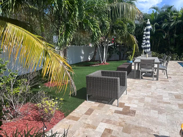 a view of a house with a backyard