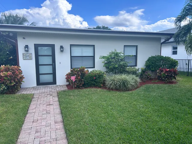 $1,400,000 | 301 South Swinton Avenue, Delray Beach, FL 33444