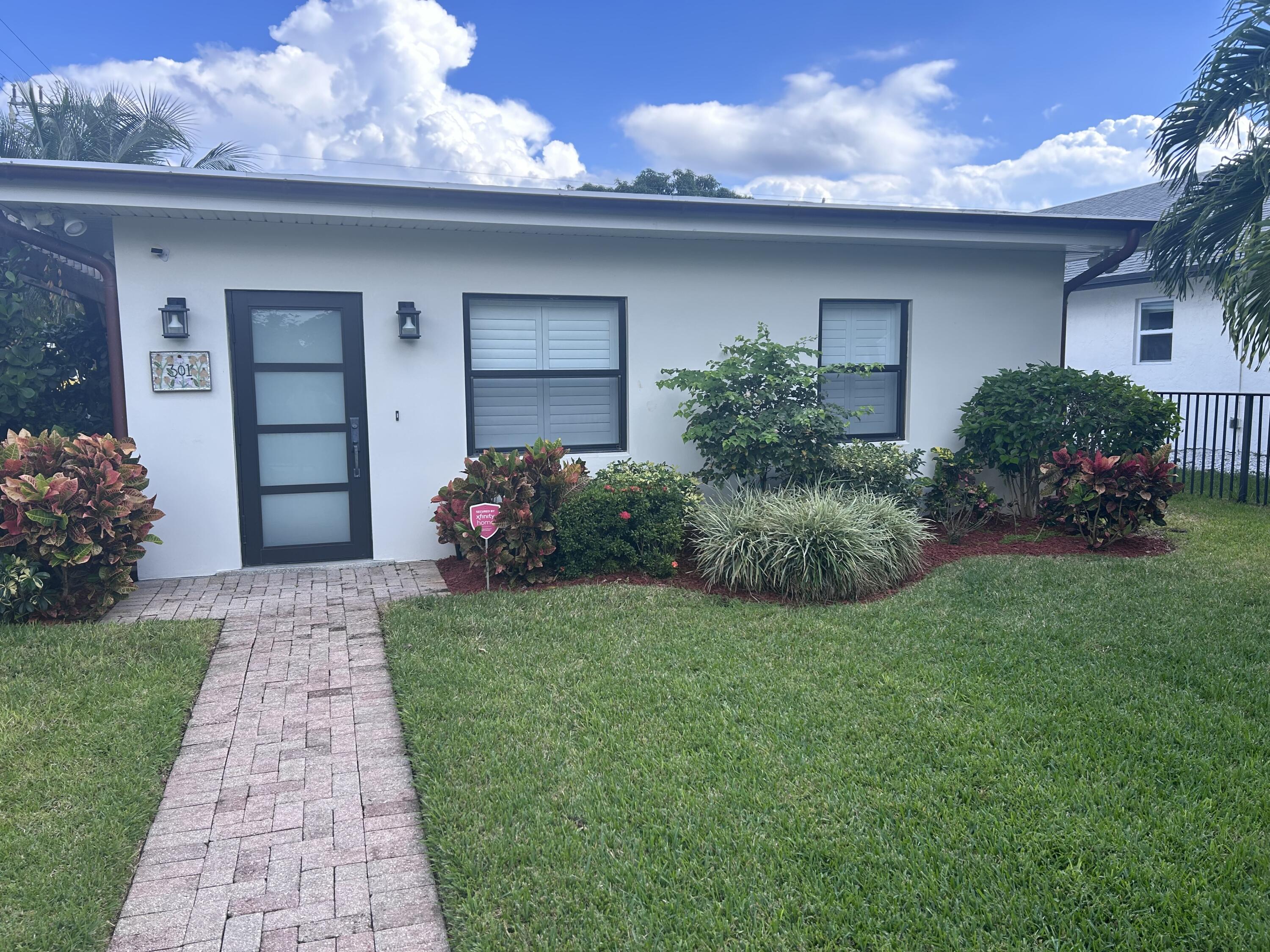 301 South Swinton Avenue Delray Beach, FL 33444 - Photo 29 of 29 a front view of a house with a garden