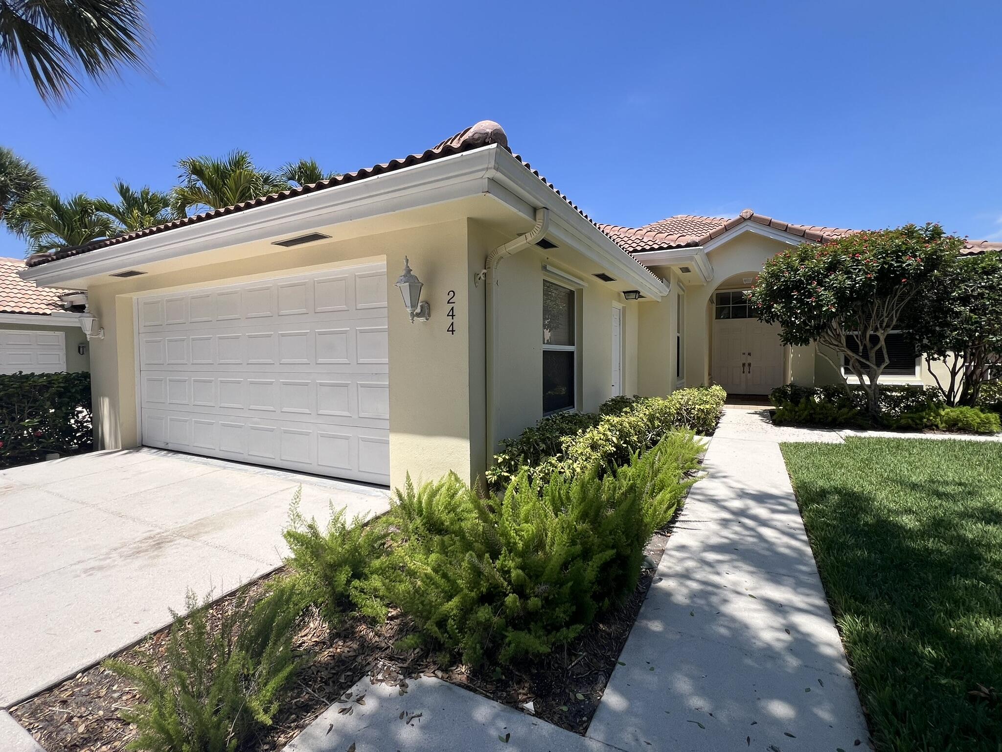 244 Hampton Place Jupiter, FL 33458 - Photo 3 of 31 244 Hampton Place