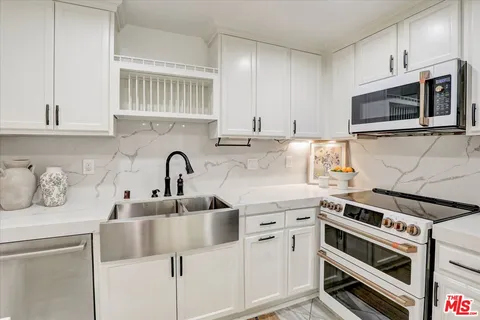 $999,000 | 7301 West Manchester Avenue, Unit 117, Los Angeles, CA 90045
