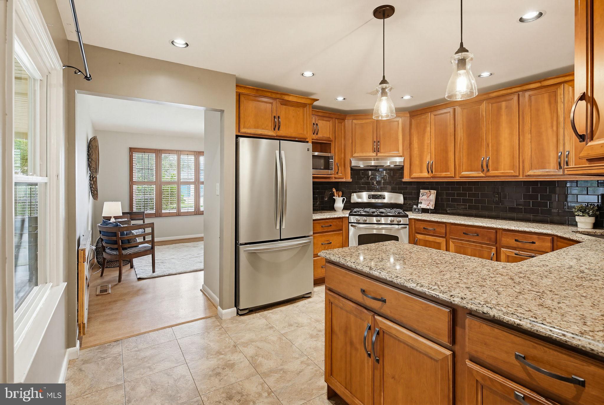 1124 Wynbrook Road Glen Burnie, MD 21060 - Photo 6 of 32 Warm and inviting kitchen space.
