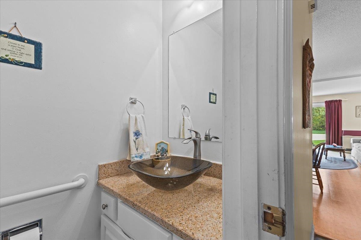 413 Locust Hill Road, Unit 4 Shelburne, VT 05482 - Photo 11 of 36