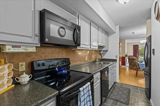 $318,000 | 413 Locust Hill Road, Unit 4, Shelburne, VT 05482