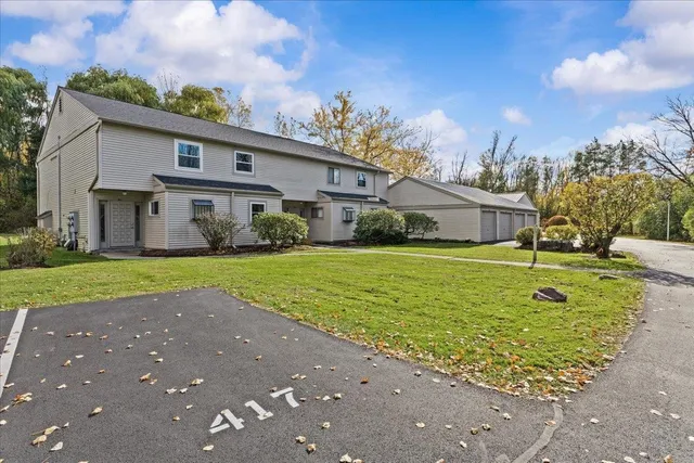 $318,000 | 413 Locust Hill Road, Unit 4, Shelburne, VT 05482