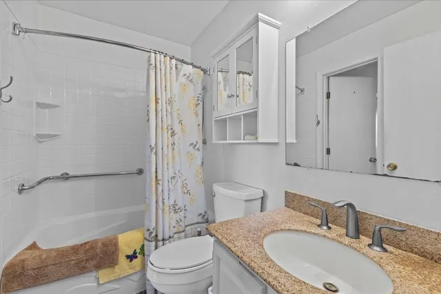 $318,000 | 413 Locust Hill Road, Unit 4, Shelburne, VT 05482