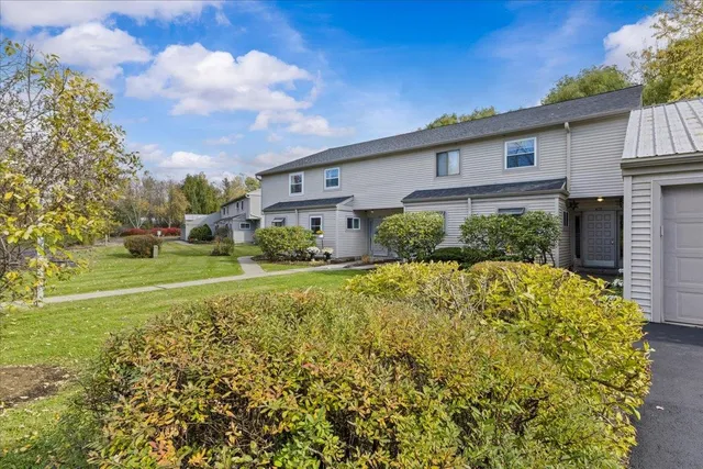 $318,000 | 413 Locust Hill Road, Unit 4, Shelburne, VT 05482